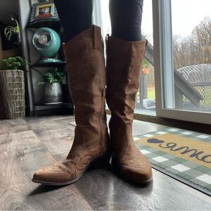 Almia Tan Embroidered Over the Knee Boots.. a few scuffs! Very cute!